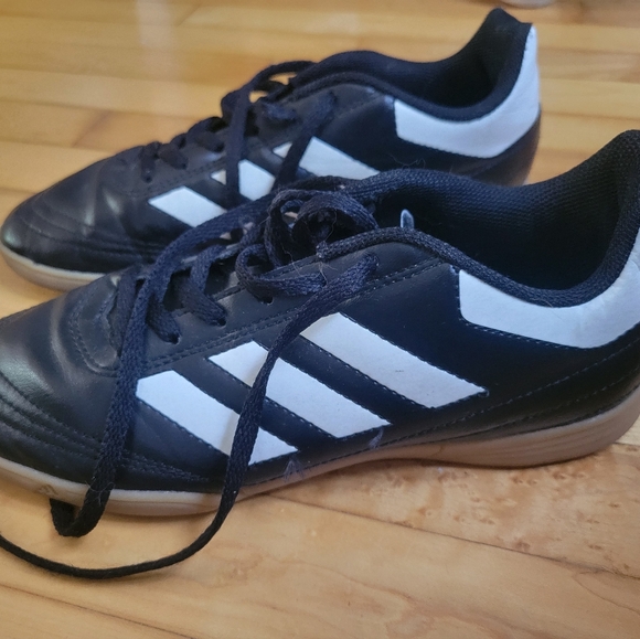 Adidas indoor cleats - Picture 3 of 3